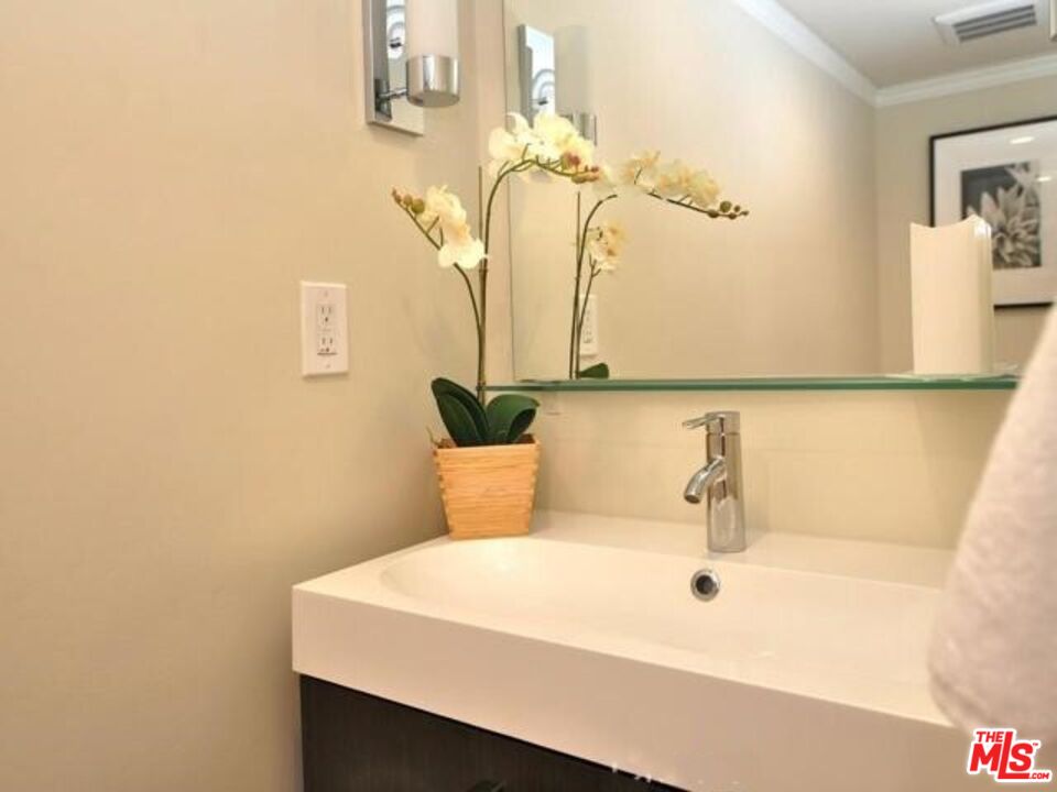 5354 Lindley Ave Unit: 301