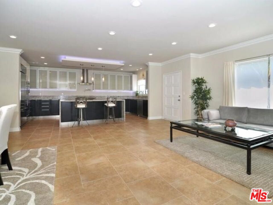 5354 Lindley Ave Unit: 301