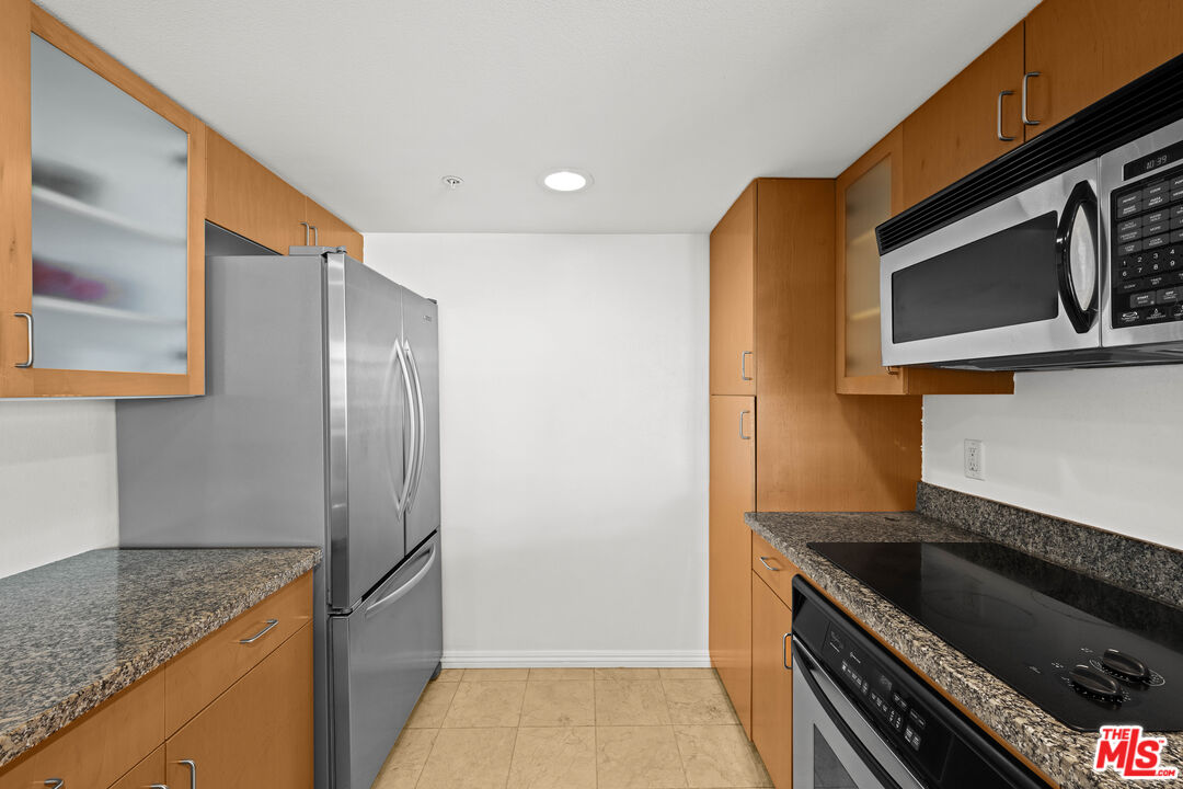 13700 Marina Pointe Dr Unit: 1007