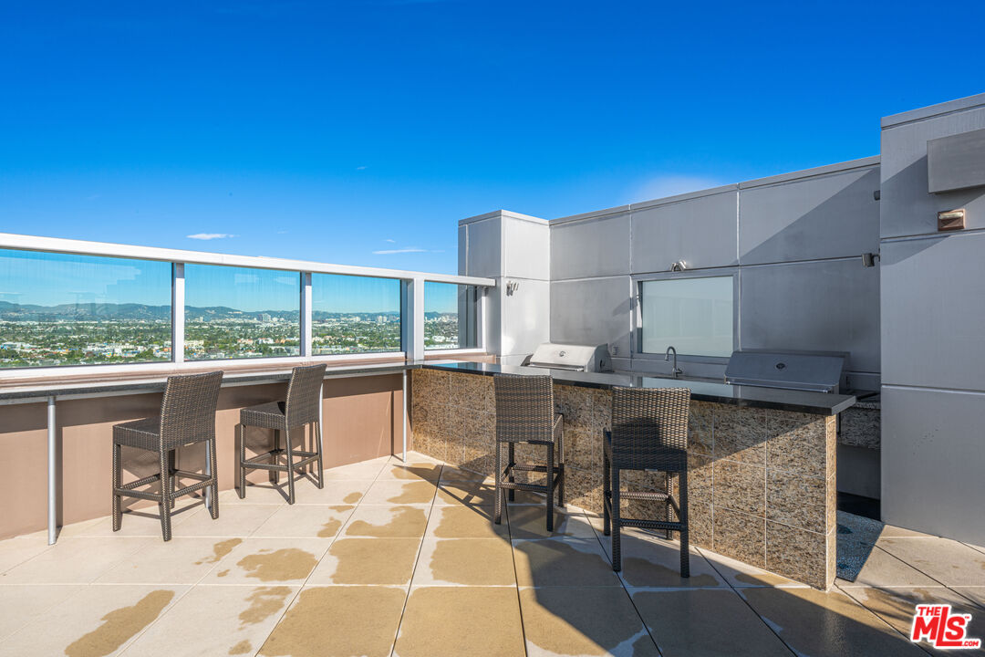 13700 Marina Pointe Dr Unit: 1007