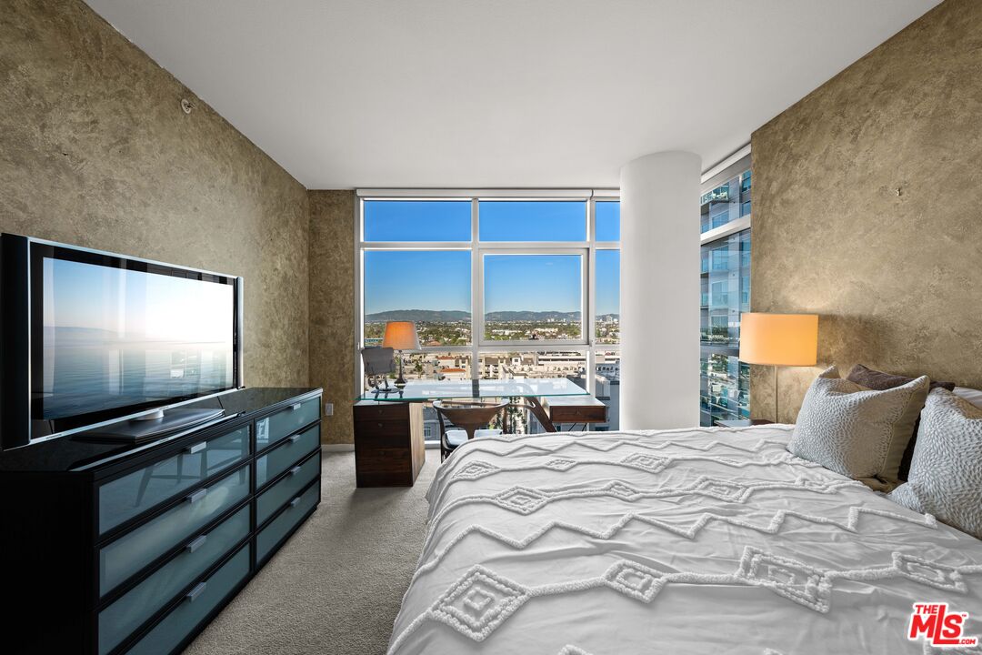 13700 Marina Pointe Dr Unit: 1007