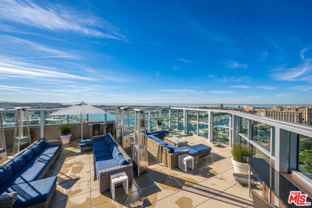 13700 Marina Pointe Dr Unit: 1007