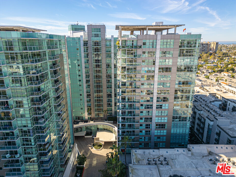 13700 Marina Pointe Dr Unit: 1007