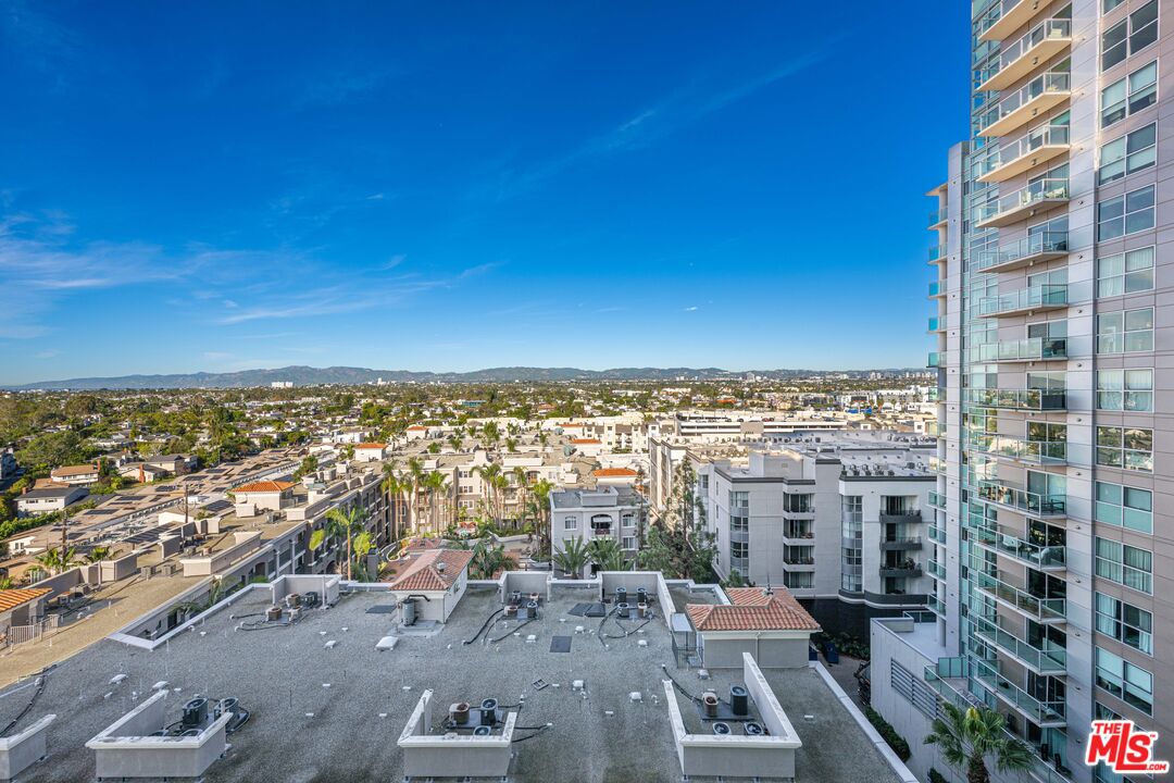 13700 Marina Pointe Dr Unit: 1007