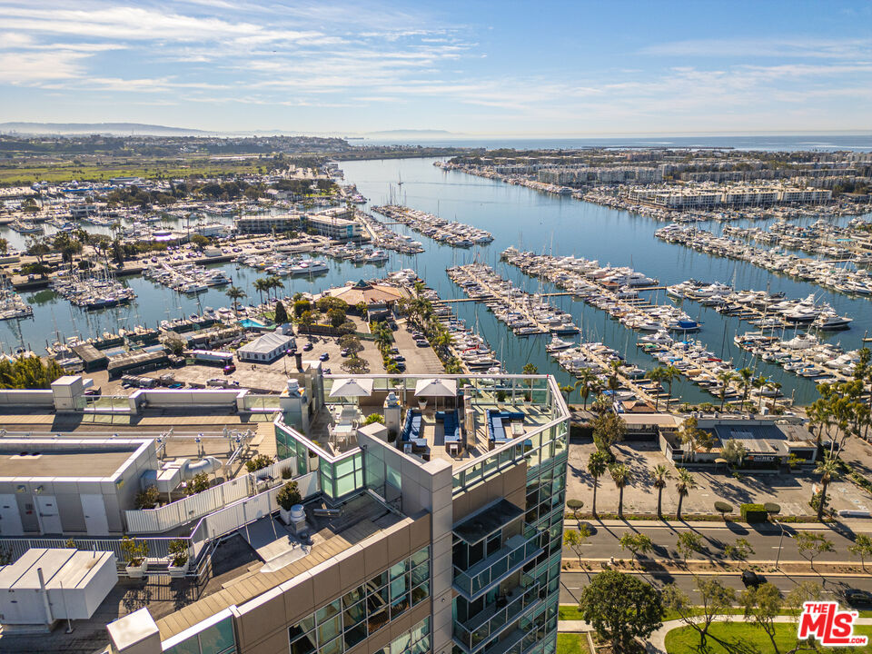 13700 Marina Pointe Dr Unit: 1007
