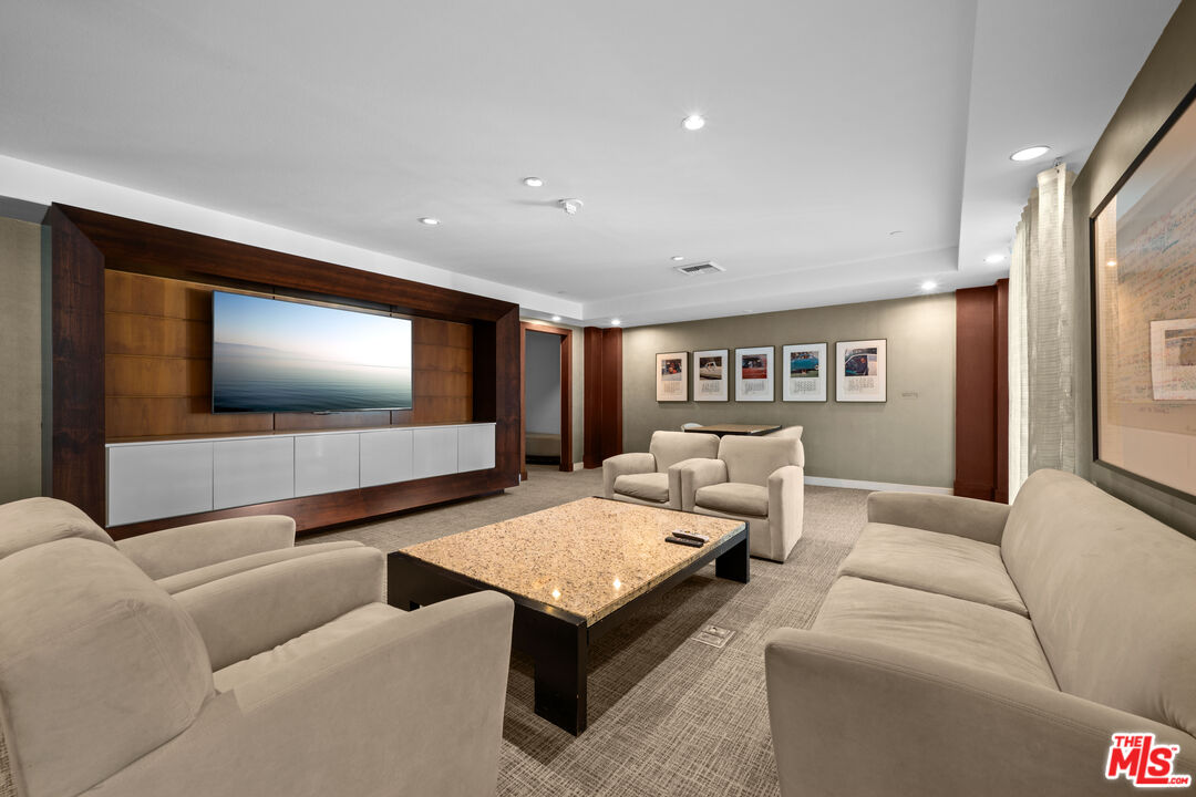 13700 Marina Pointe Dr Unit: 1007