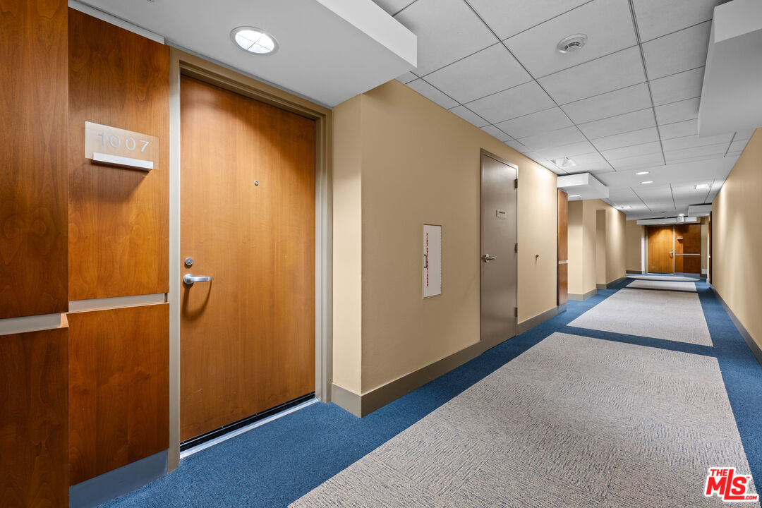 13700 Marina Pointe Dr Unit: 1007