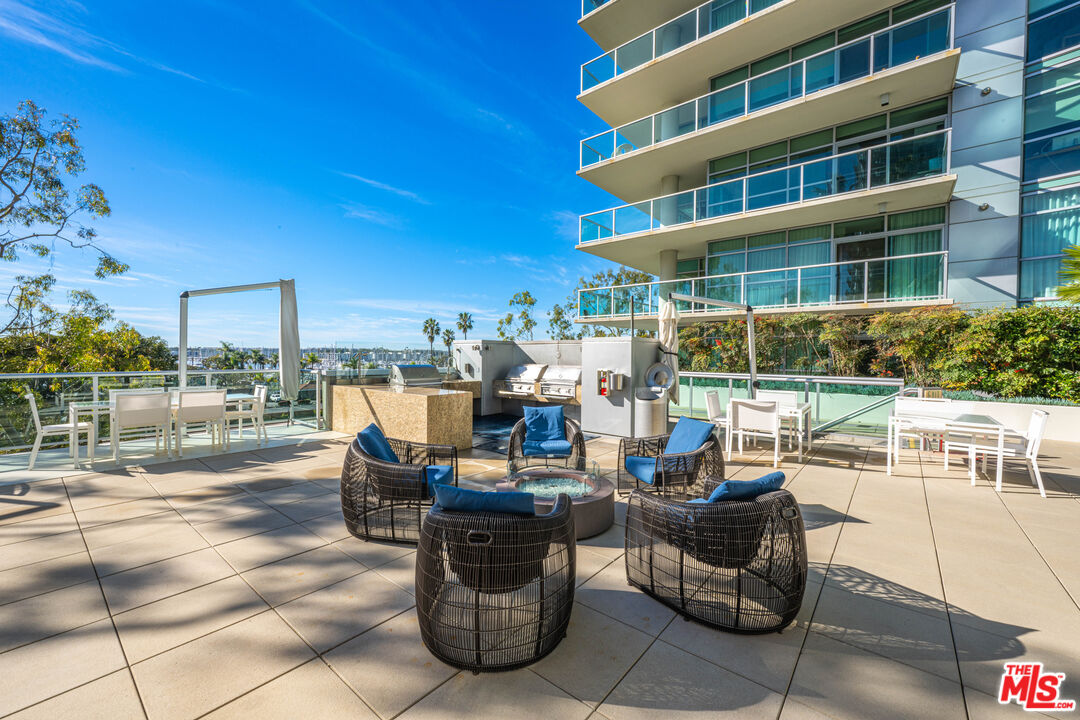 13700 Marina Pointe Dr Unit: 1007