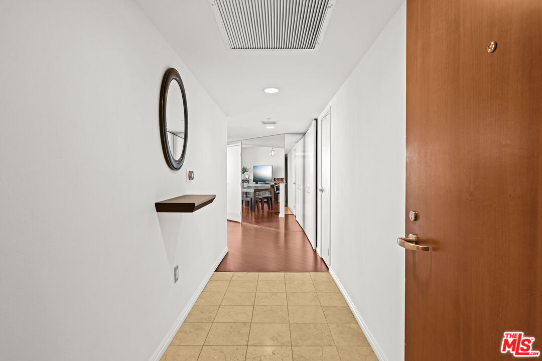 13700 Marina Pointe Dr Unit: 1007