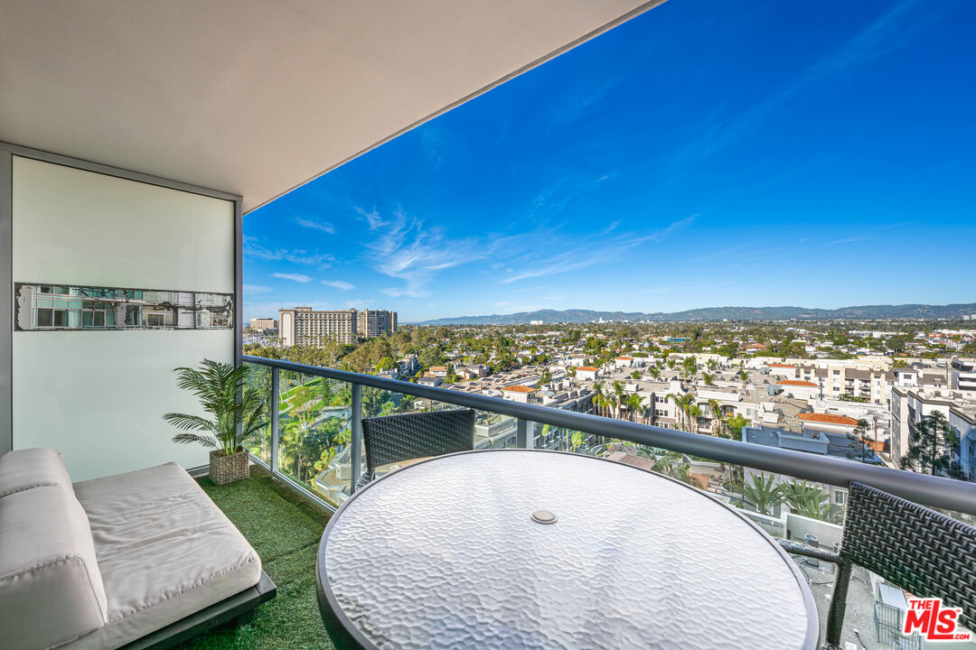 13700 Marina Pointe Dr Unit: 1007