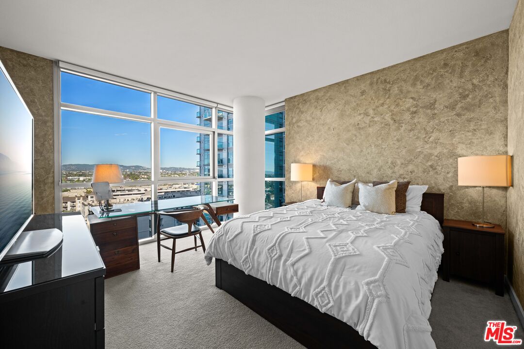 13700 Marina Pointe Dr Unit: 1007