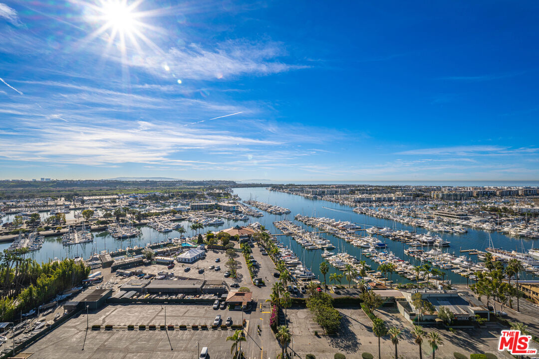 13700 Marina Pointe Dr Unit: 1007