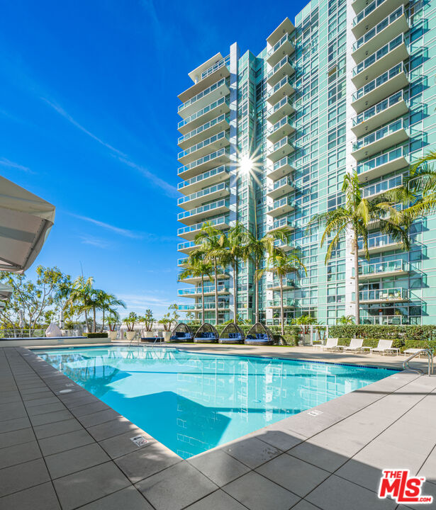 13700 Marina Pointe Dr Unit: 1007