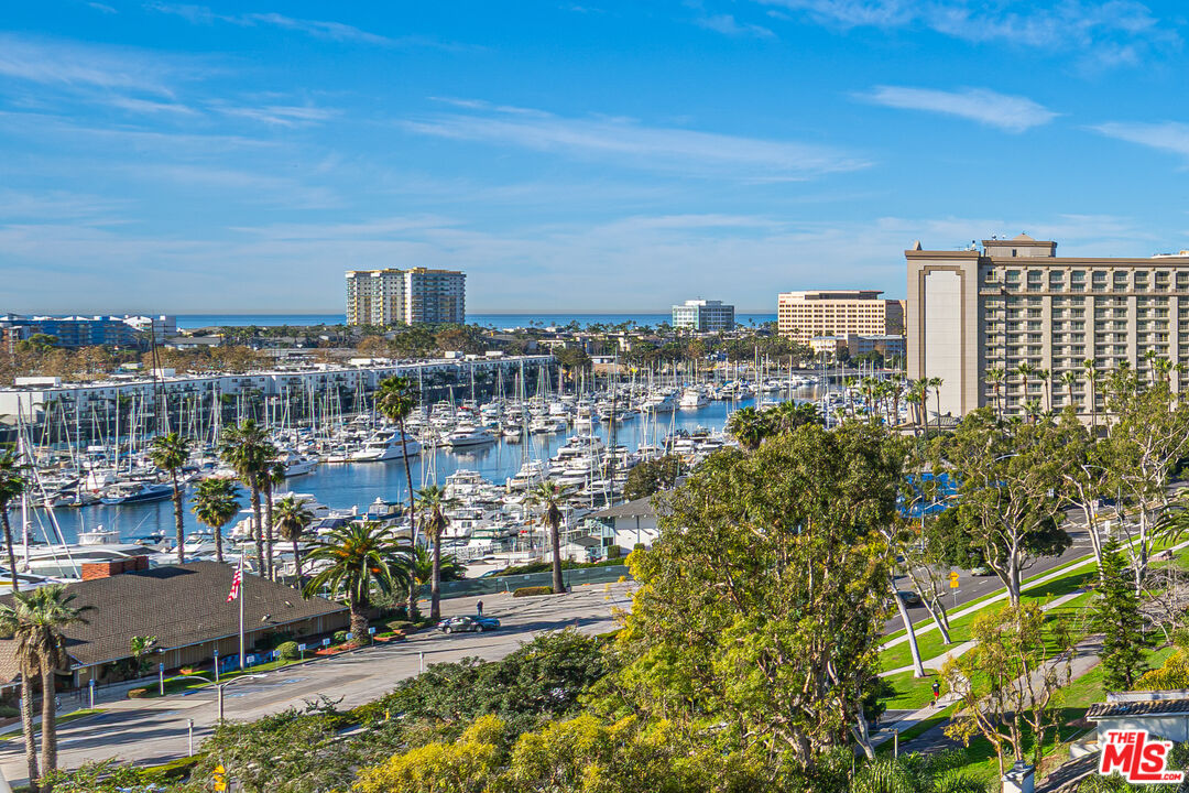 13700 Marina Pointe Dr Unit: 1007