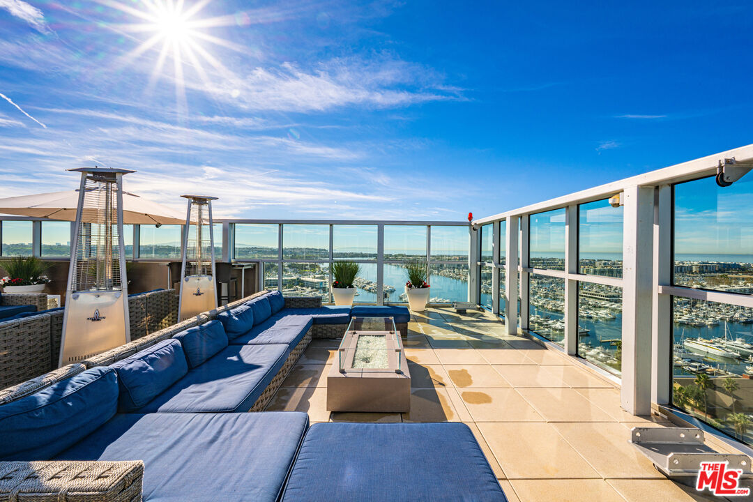 13700 Marina Pointe Dr Unit: 1007