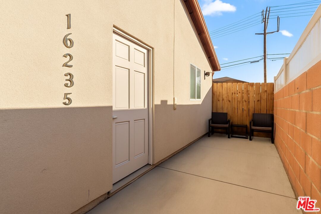 16233 Parthenia St