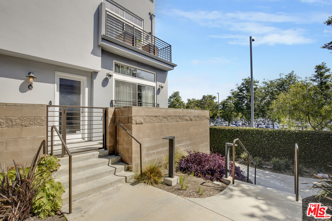 5300 Playa Vista Dr Unit: 6