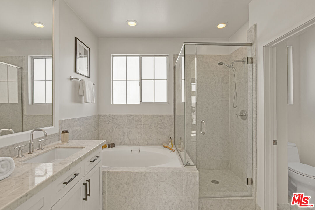 5300 Playa Vista Dr Unit: 6