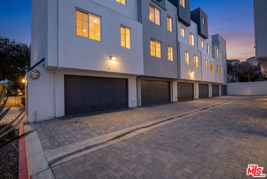 5300 Playa Vista Dr Unit: 6