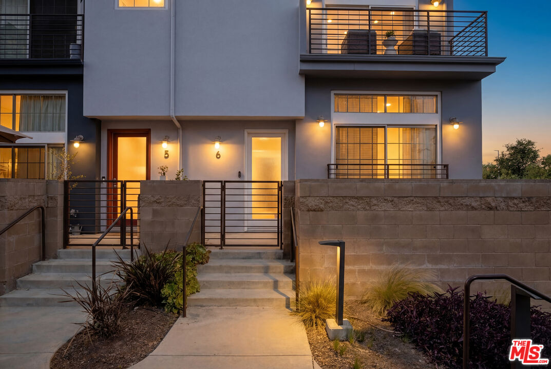5300 Playa Vista Dr Unit: 6