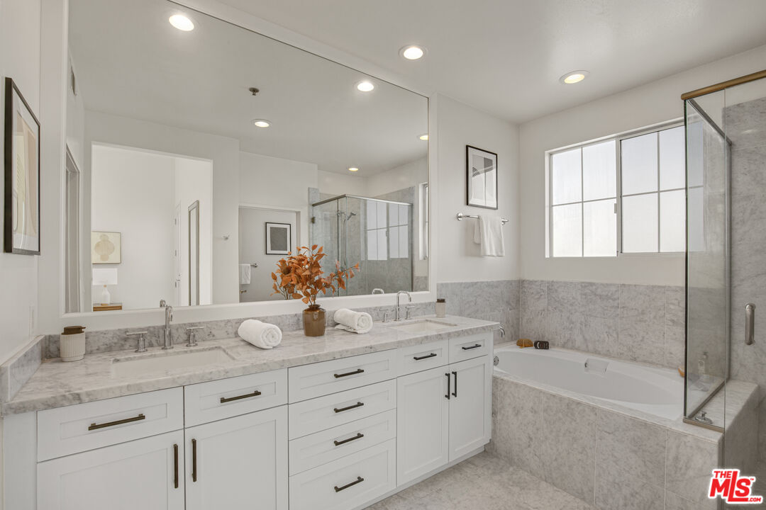 5300 Playa Vista Dr Unit: 6