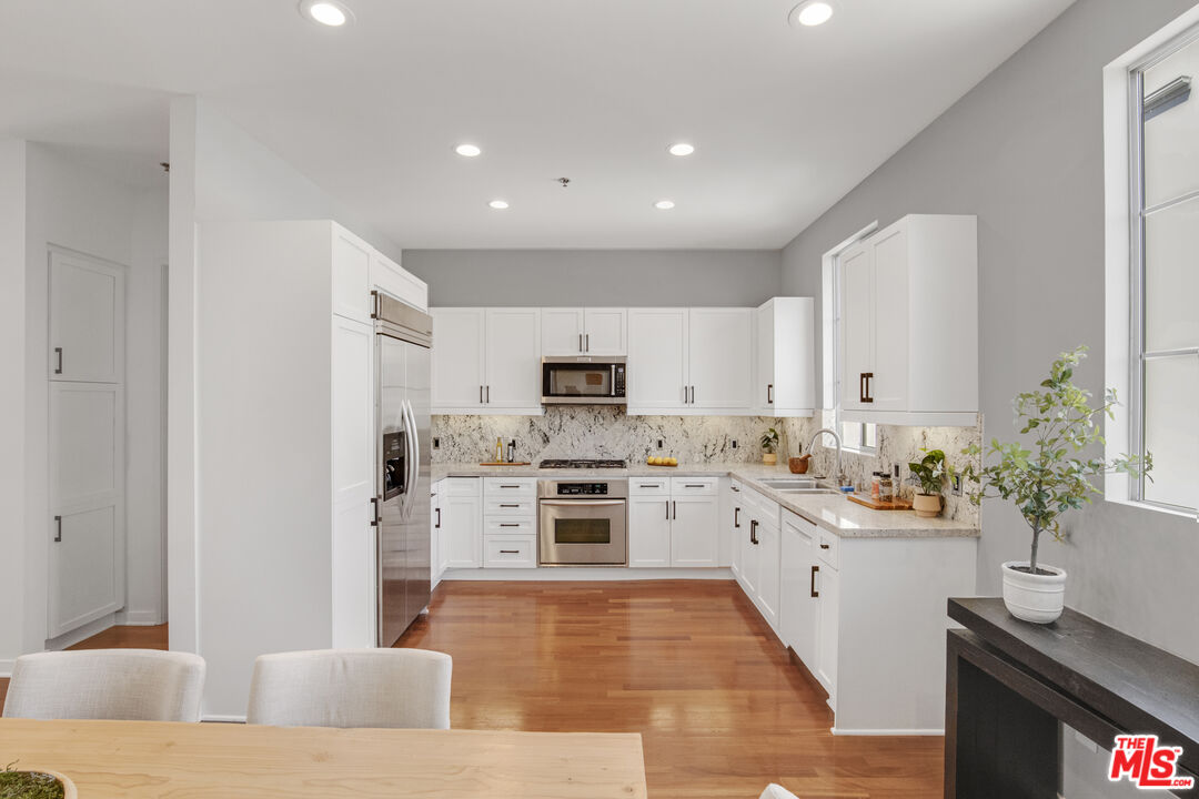 5300 Playa Vista Dr Unit: 6