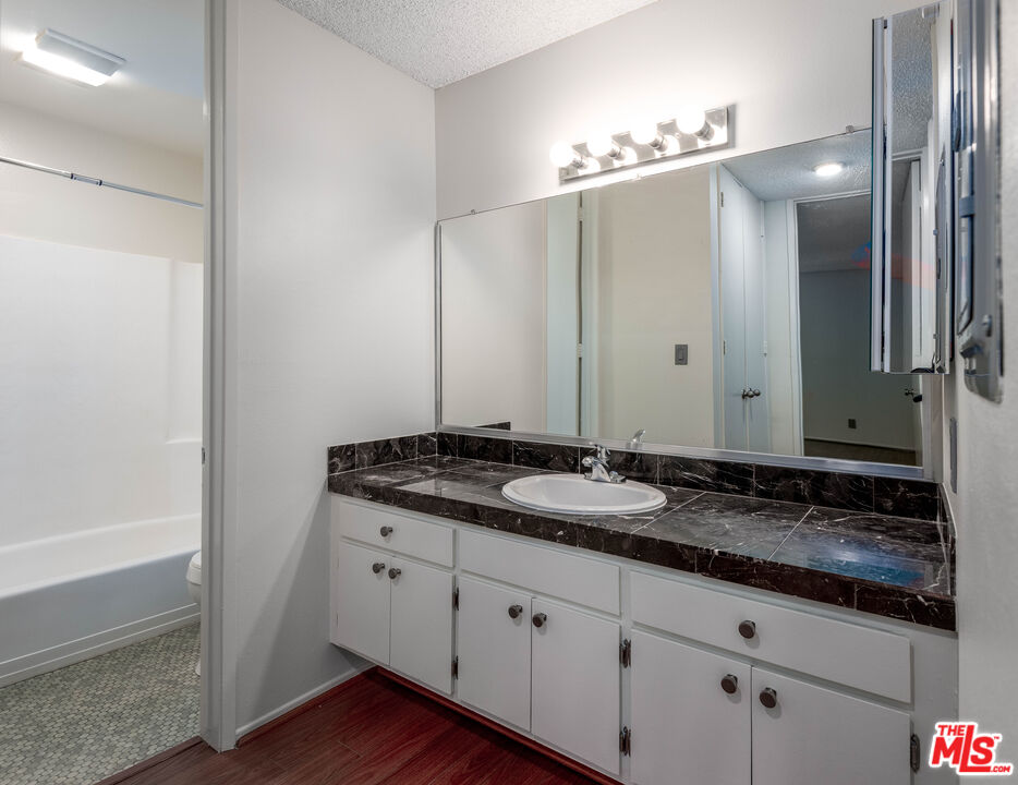 6050 Canterbury Dr Unit: E214