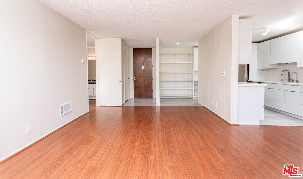6050 Canterbury Dr Unit: E214