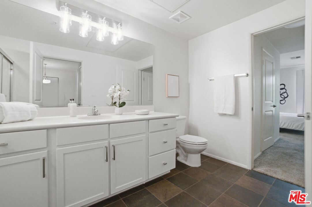 6400 Crescent Park Unit: 301