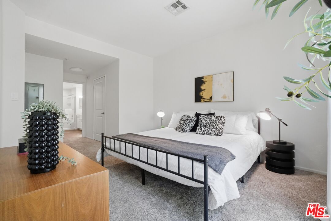 6400 Crescent Park Unit: 301
