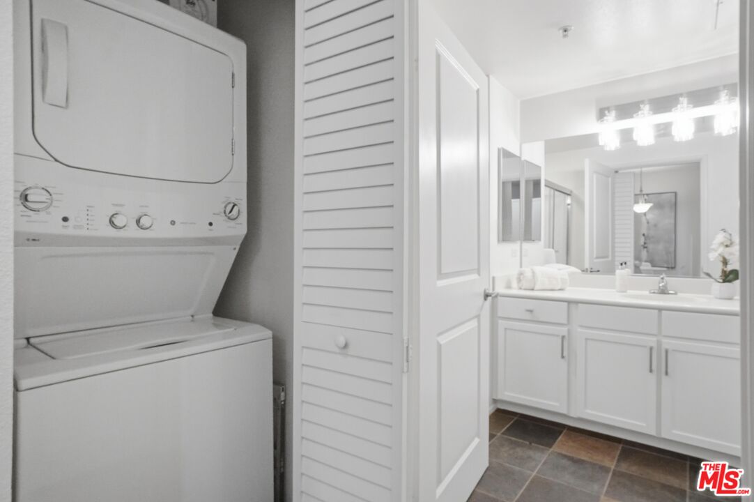 6400 Crescent Park Unit: 301