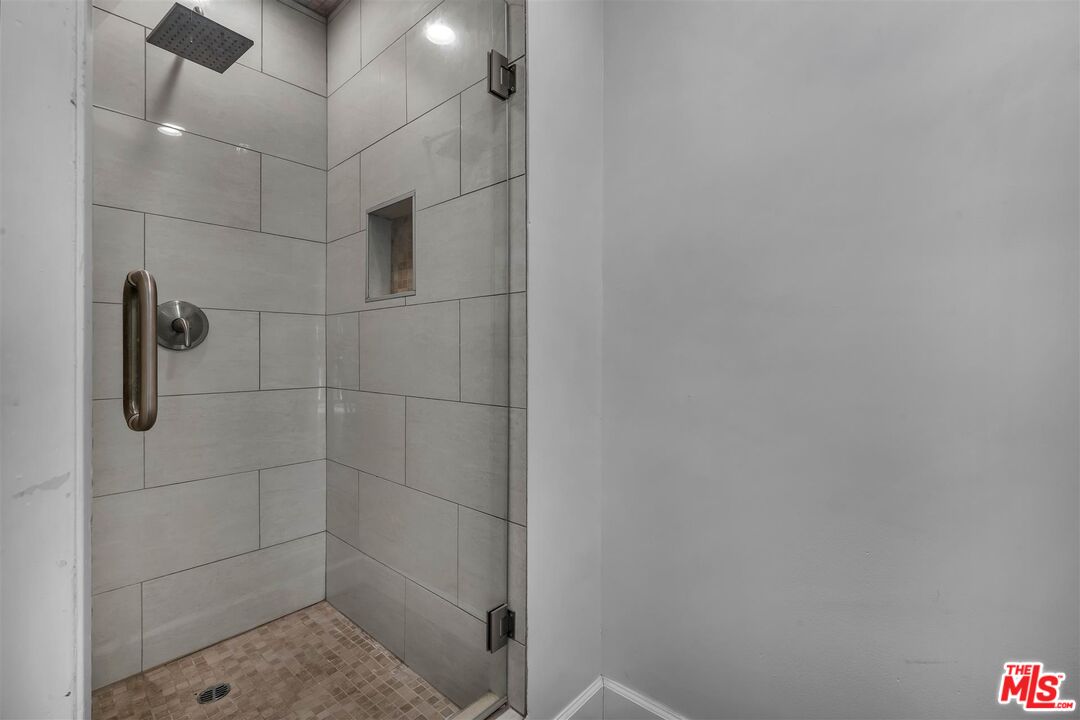 5651 Windsor Way Unit: 102