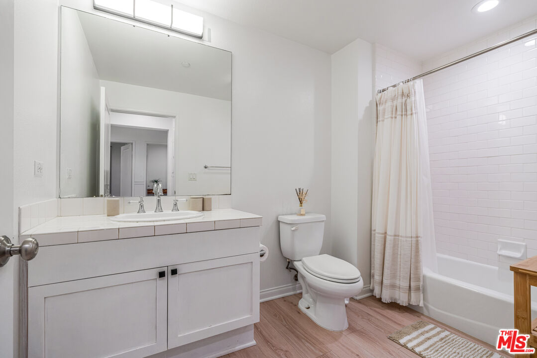 5625 Crescent Park Unit: 126