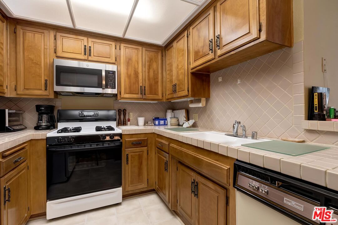 8515 Falmouth Ave Unit: 208