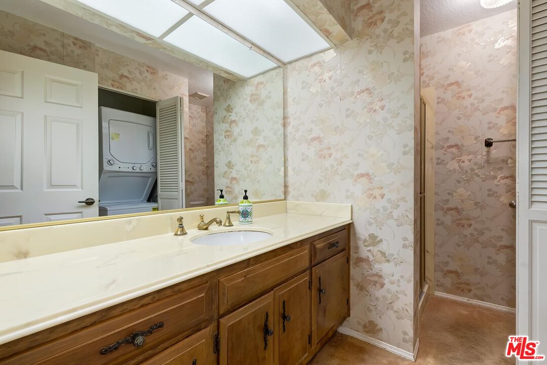 8515 Falmouth Ave Unit: 208