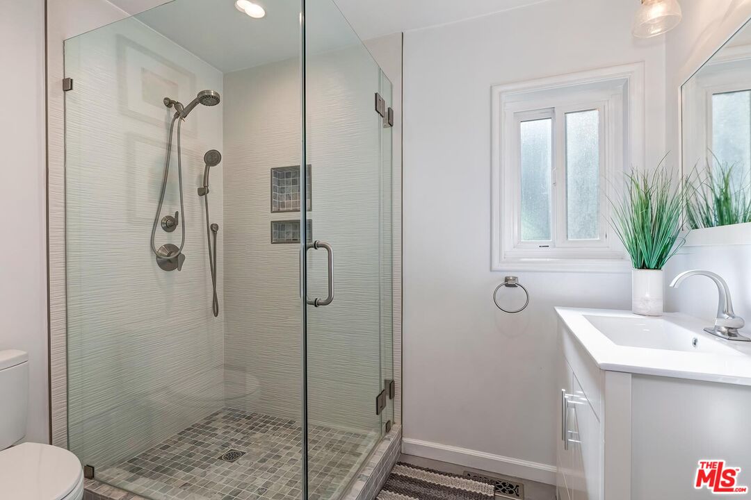 434 W Maple Ave