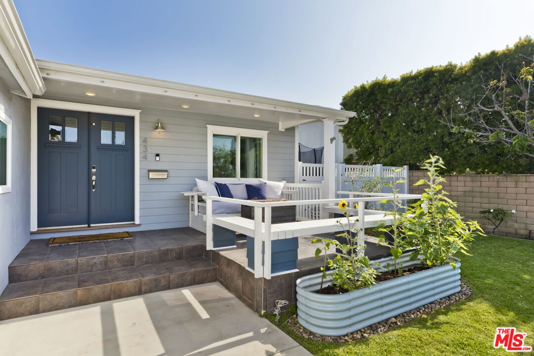 434 W Maple Ave