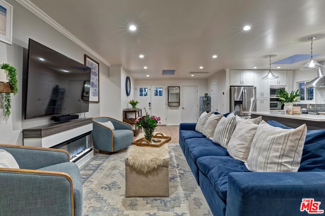 434 W Maple Ave
