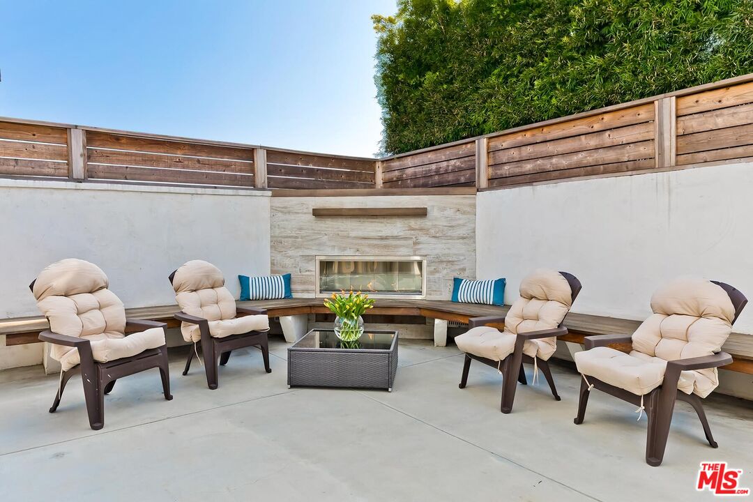 434 W Maple Ave