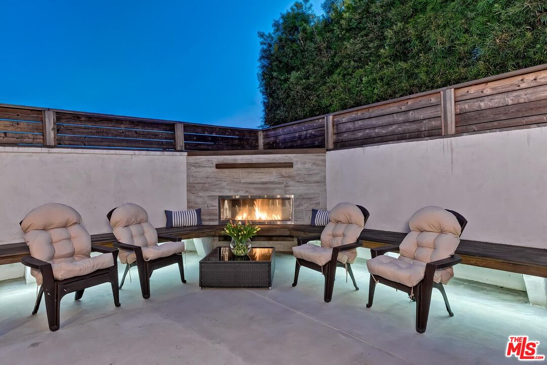 434 W Maple Ave