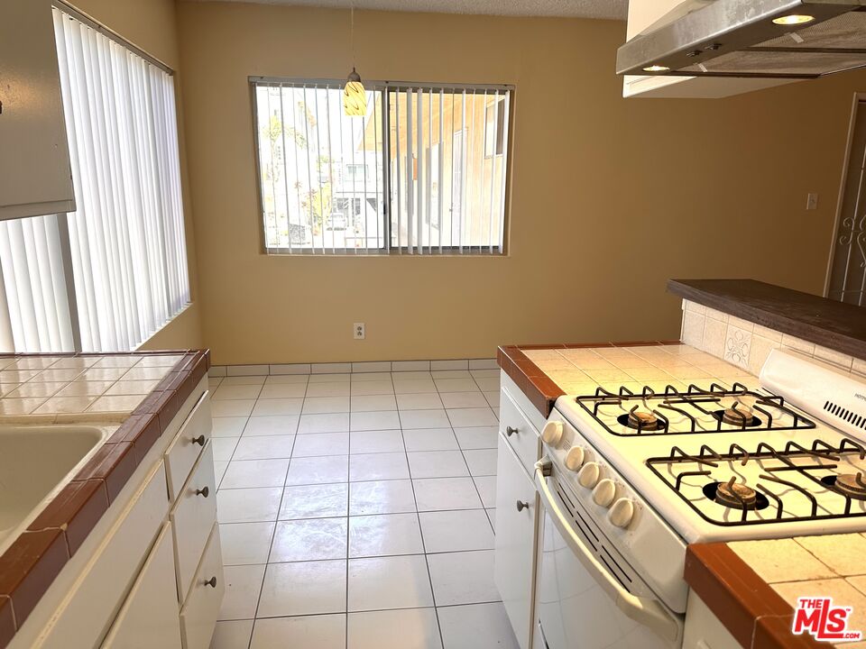 12300 Pacific Ave Unit: 10