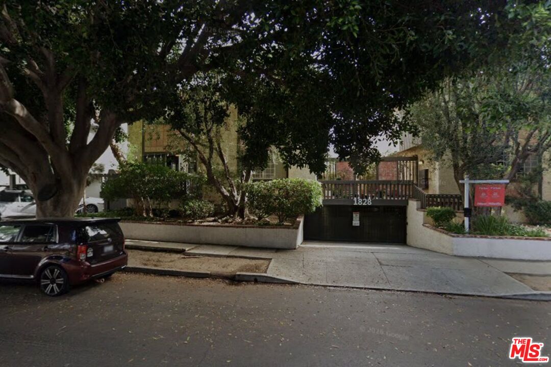 1828 Barry Ave Unit: 4