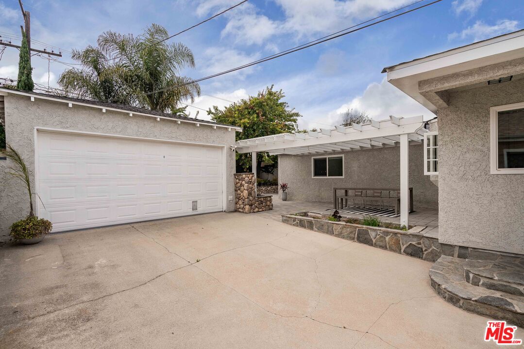 8101 Stewart Ave