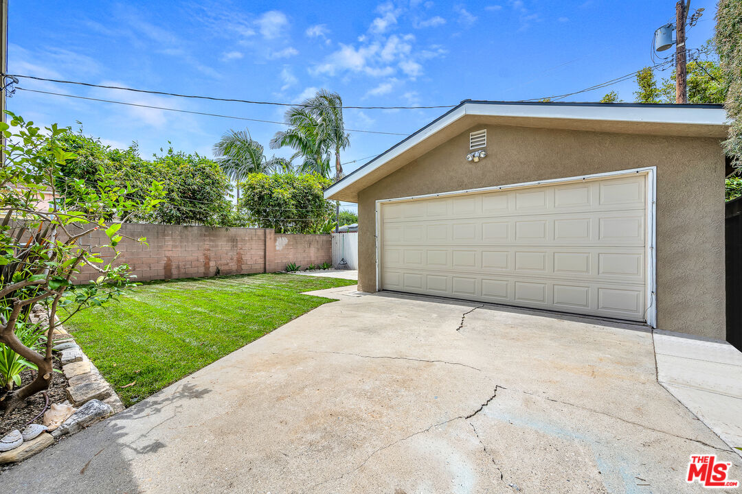 2017 Louella Ave