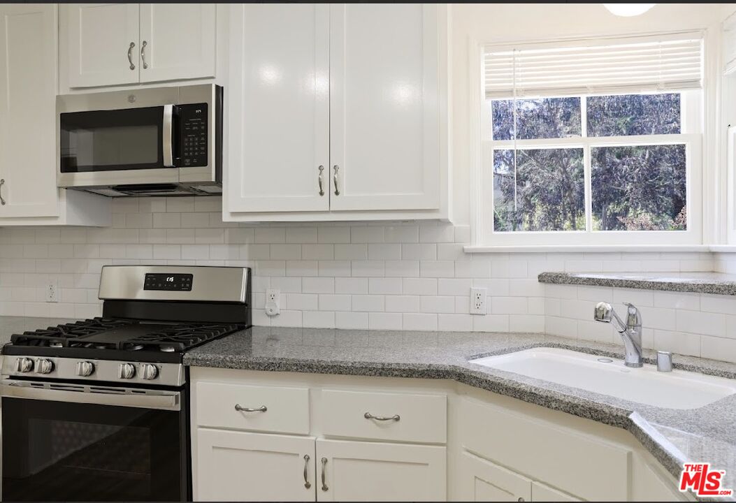 4085 Van Buren Pl