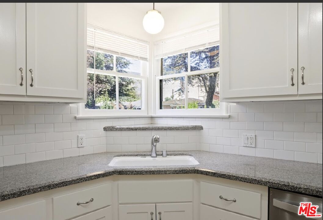 4085 Van Buren Pl