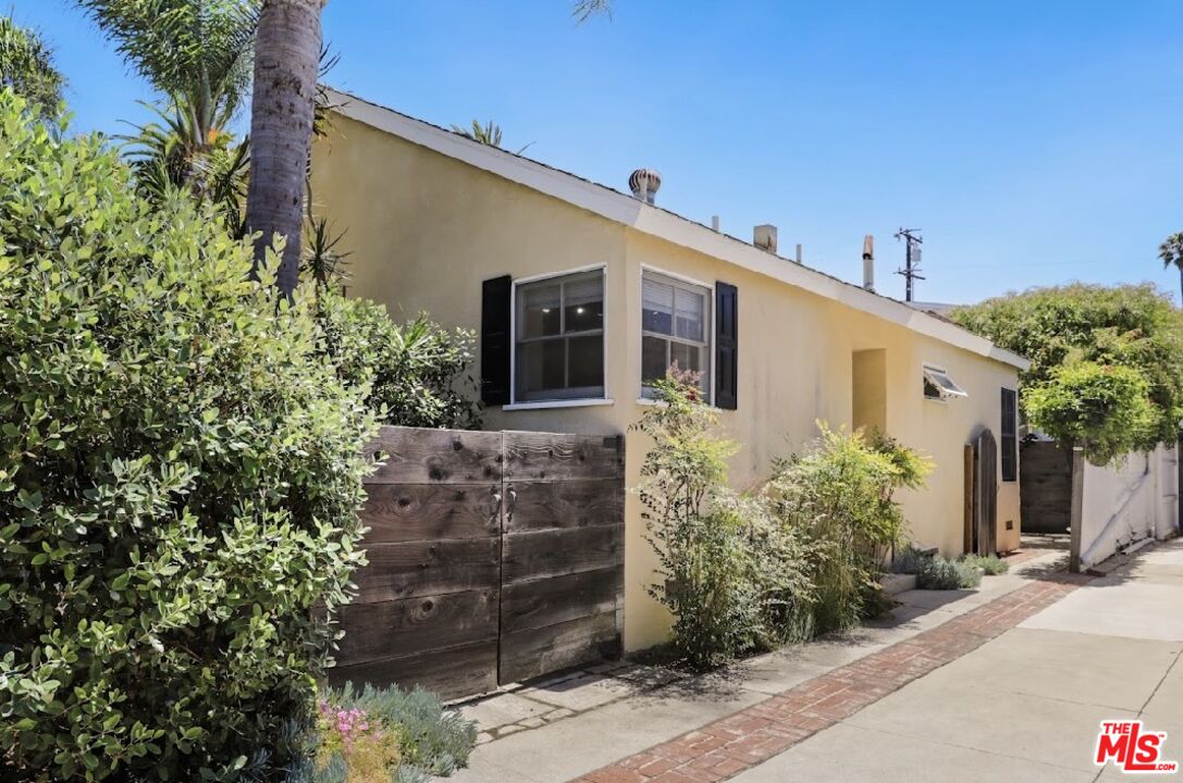 4085 Van Buren Pl