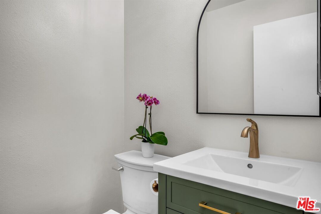 10751 Wilshire Blvd Unit: 909