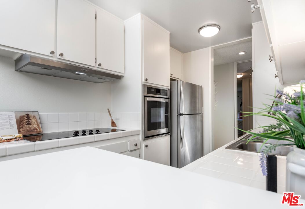 6050 CANTERBURY DR Unit: G228