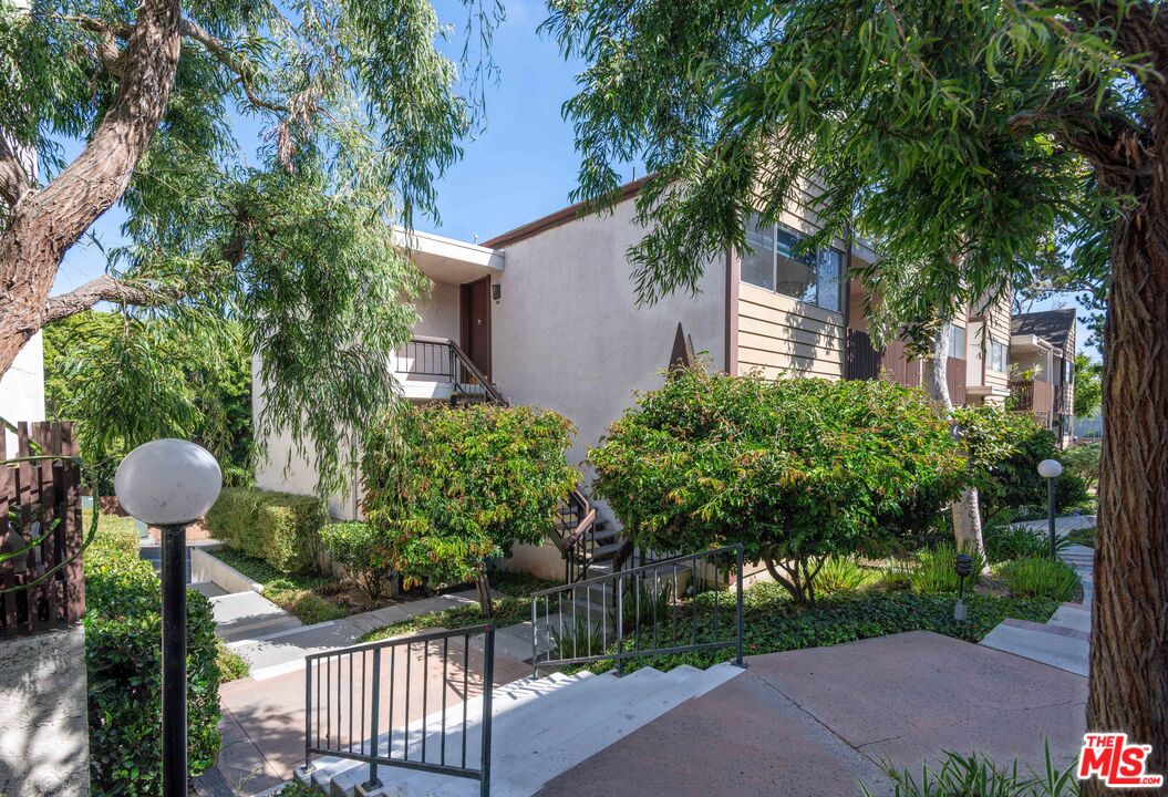6050 CANTERBURY DR Unit: G228